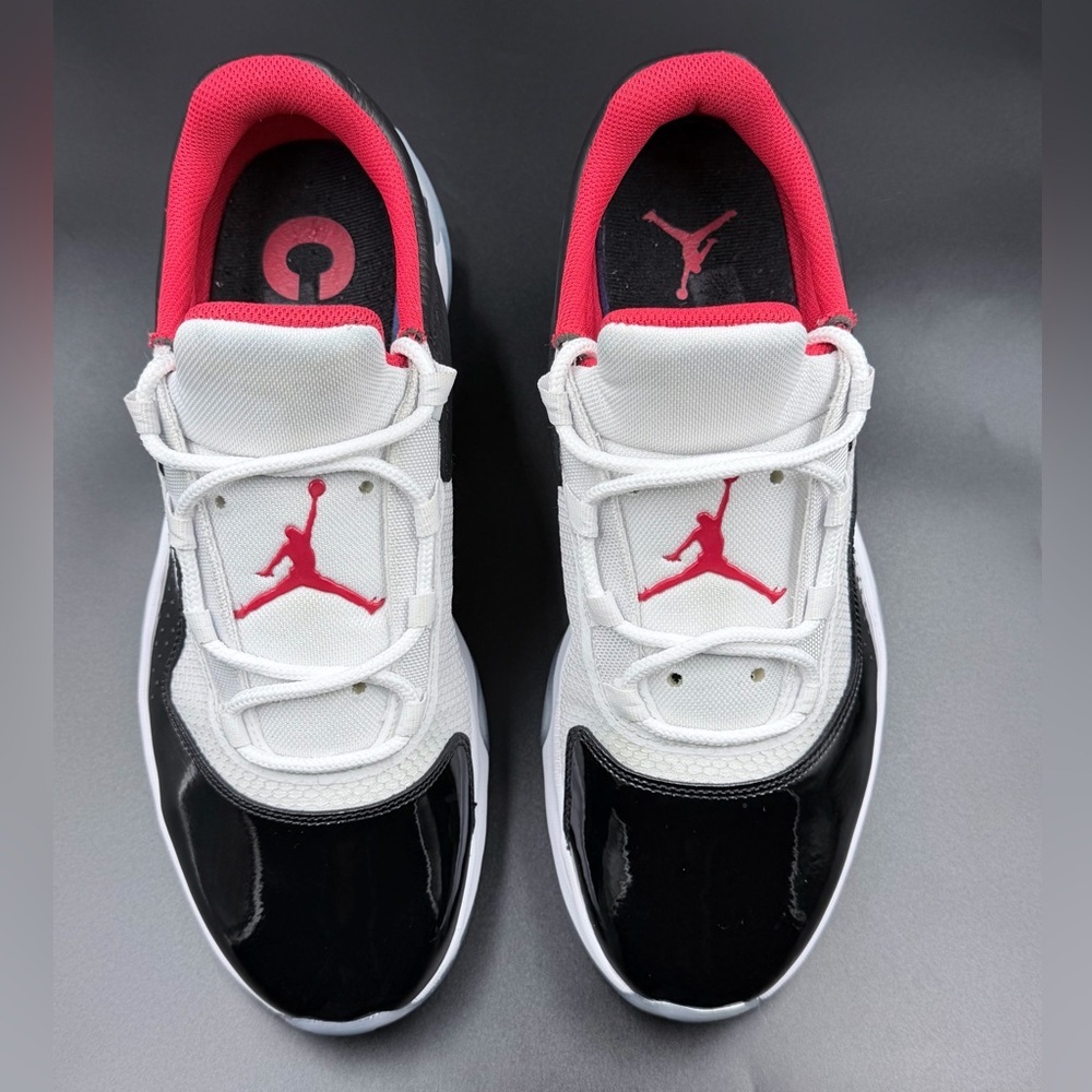 Air Jordan 11 CMFT Low 'White Black University Red'